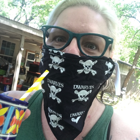 Hi! I’m Sandi & I love all things vintage & 🐶😻 - Picture 9 of 12